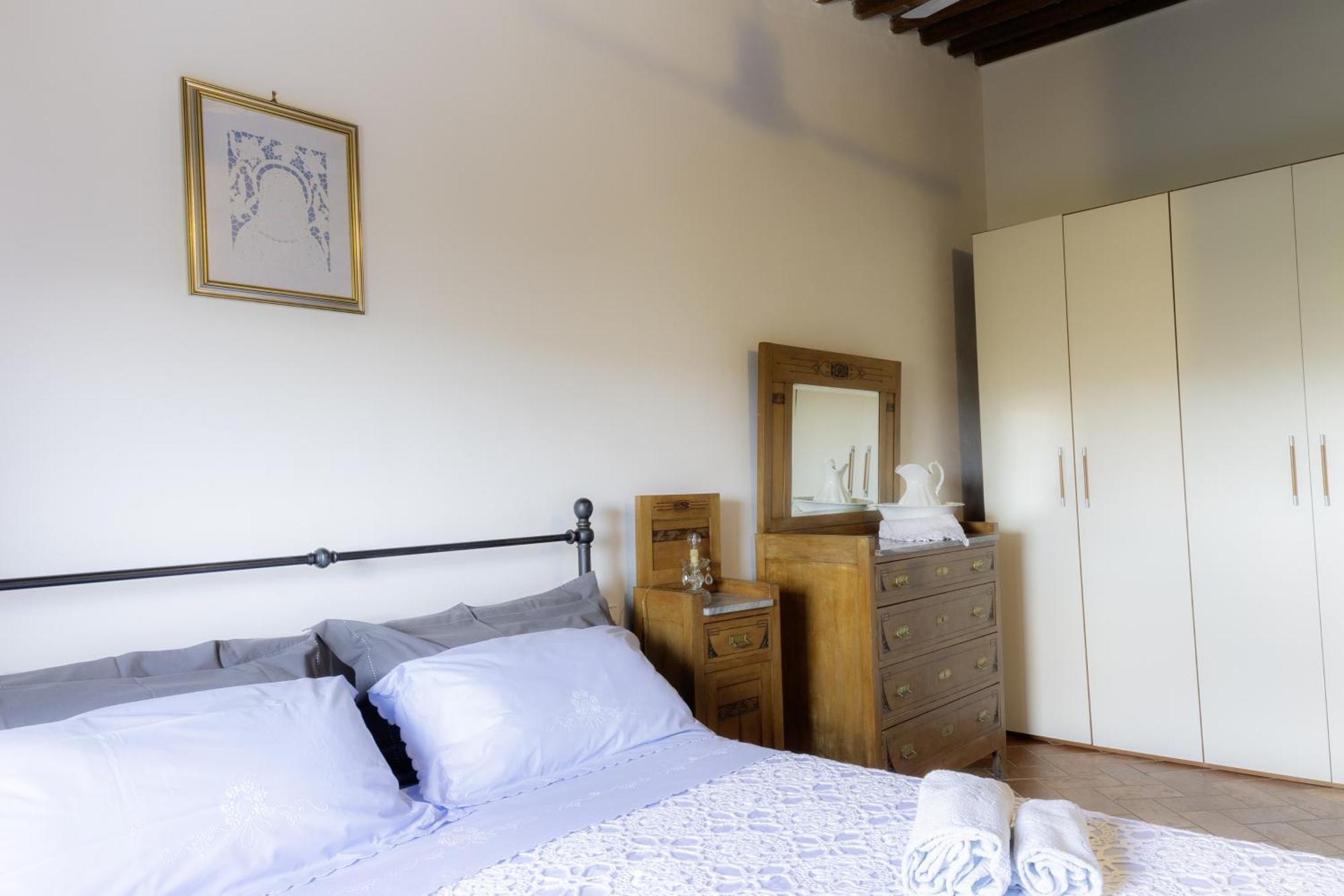 Relax Palazzo Monaci Apartment Asciano Exterior photo
